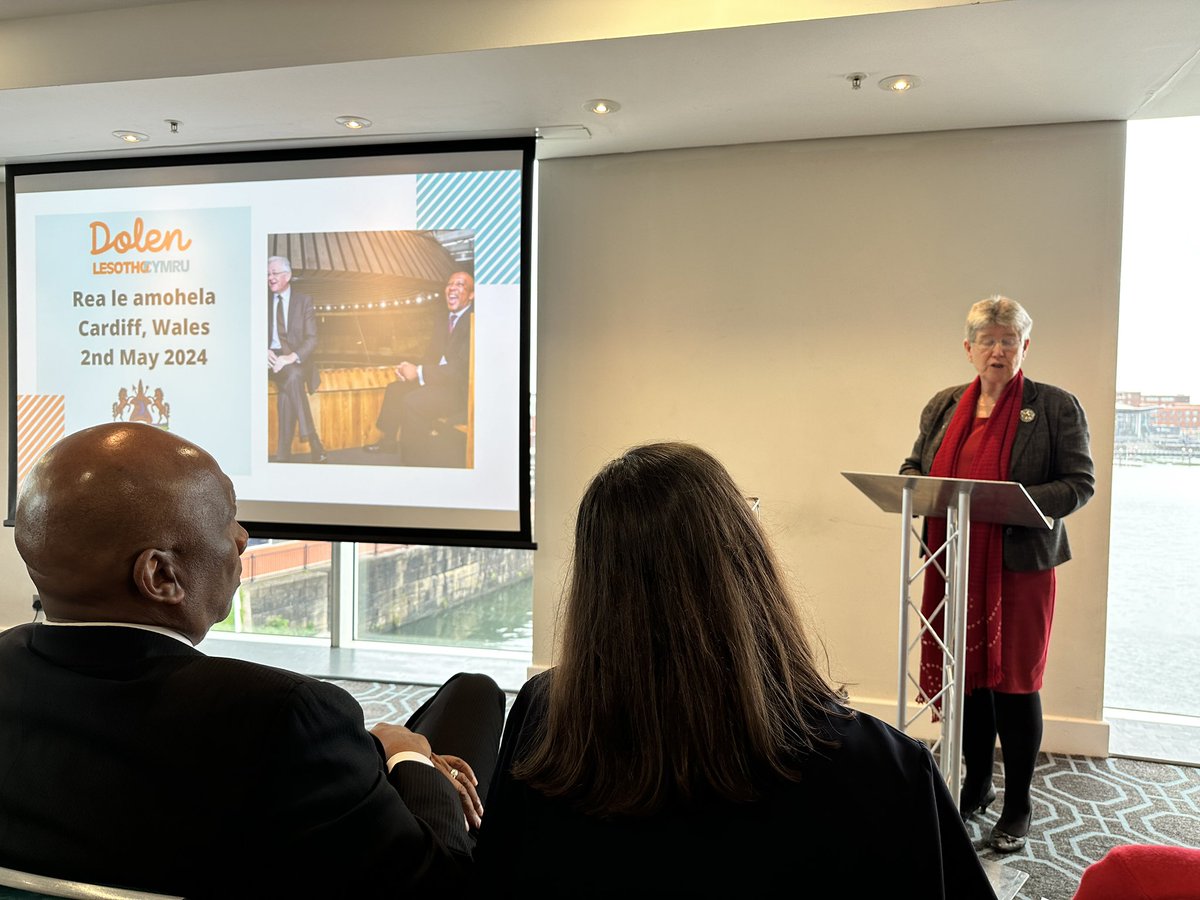 Super special event organised by @DolenCymru and hosted by @JaneHutt @mjgerman to welcome HM King of Lesotho and his delegation. Really touched to hear that @TaithWales contributes so positively to the Wales-Lesotho relationship and friendship, through school exchanges 🏴󠁧󠁢󠁷󠁬󠁳󠁿🇱🇸
