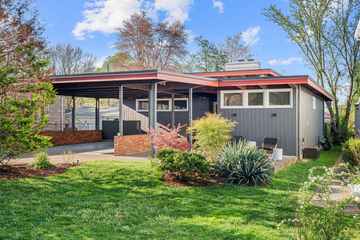 Blink and You’ll Miss This $325K Midcentury Time Capsule in Louisville: Designed by architect Norman Sweet, the 1962 home has been meticulously preserved, and it still has its original carport, floor plan, and kitchen… dlvr.it/T6KT1V via @Dwell AlmostHomeFL.com