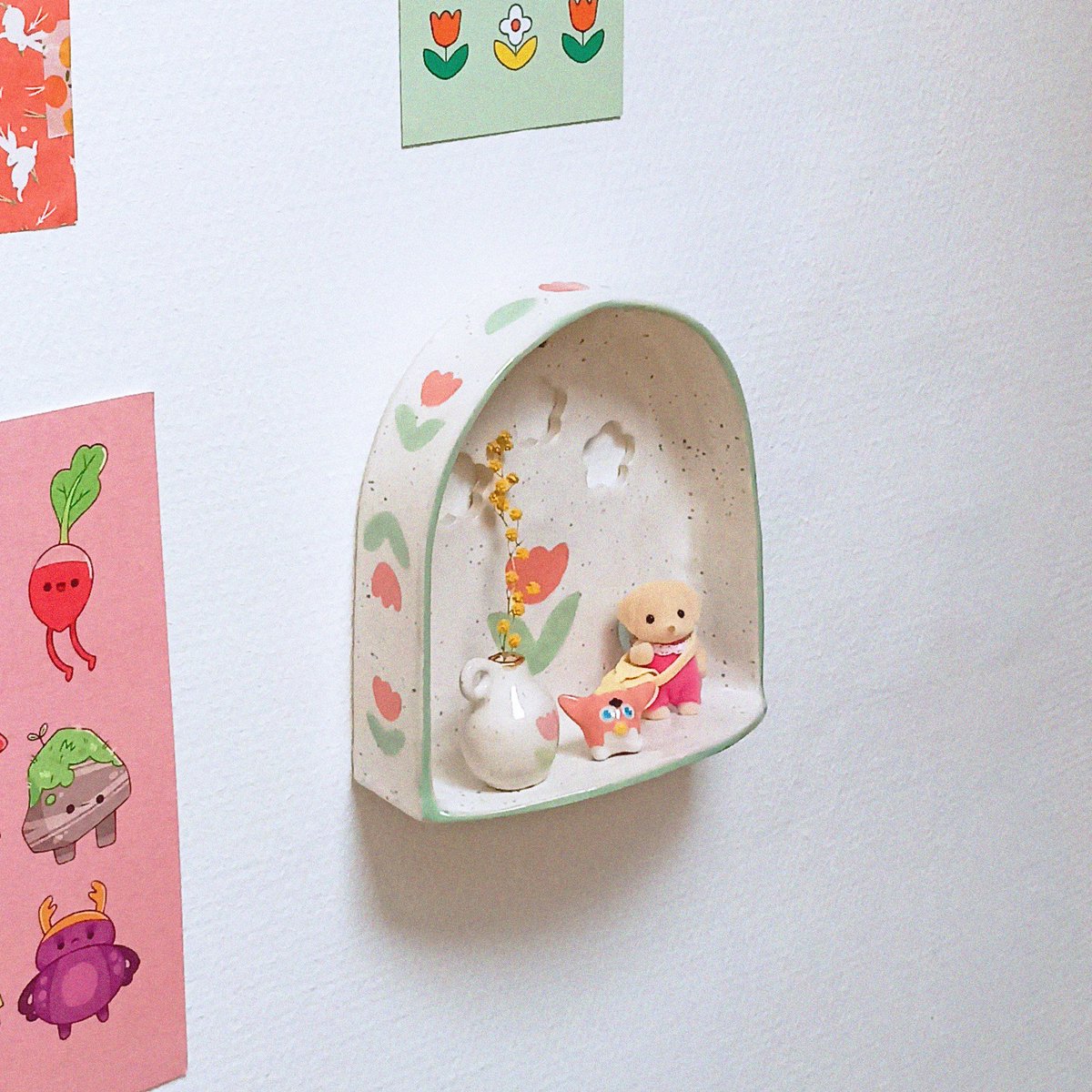 ✜ TULIP SHELF ✜⁠ ⁠ A ceramic shelf to hang on the wall ✨ This is the second one I've made and I really like this object, plus it's the perfect size to put some Sylvanians in it! 😌 I want to make it again and especially keep one for myself next time 🌷