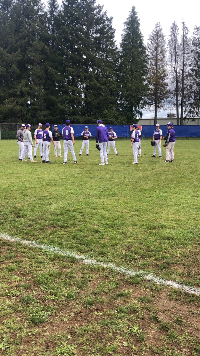 Onalaskahsbb's tweet image. The Loggers had to show up to Pe Ell on Wednesday a little early for their double header, so they past the time with some games of flip.