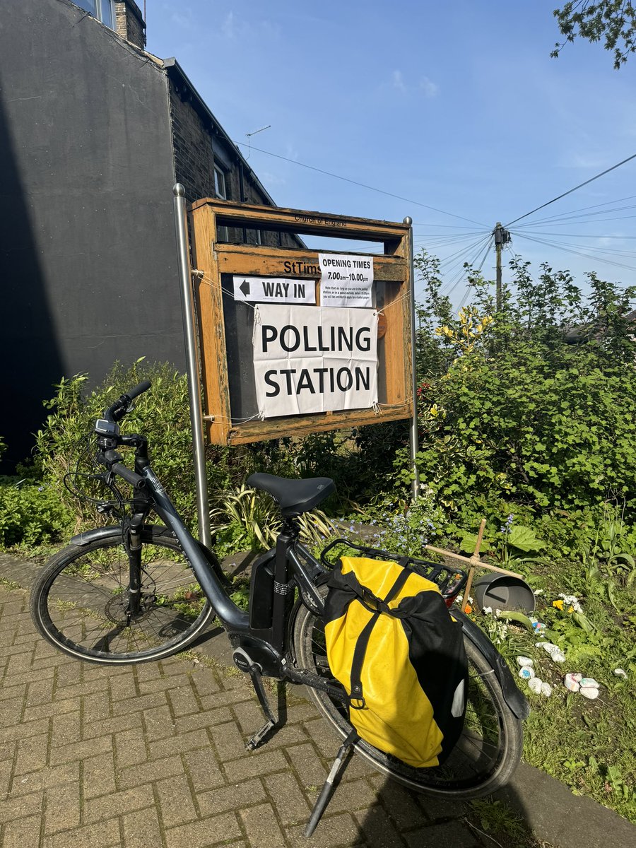 Voting today @SouthYorksMCA & @SheffCouncil #bikesatpollingstations sorry no dog!