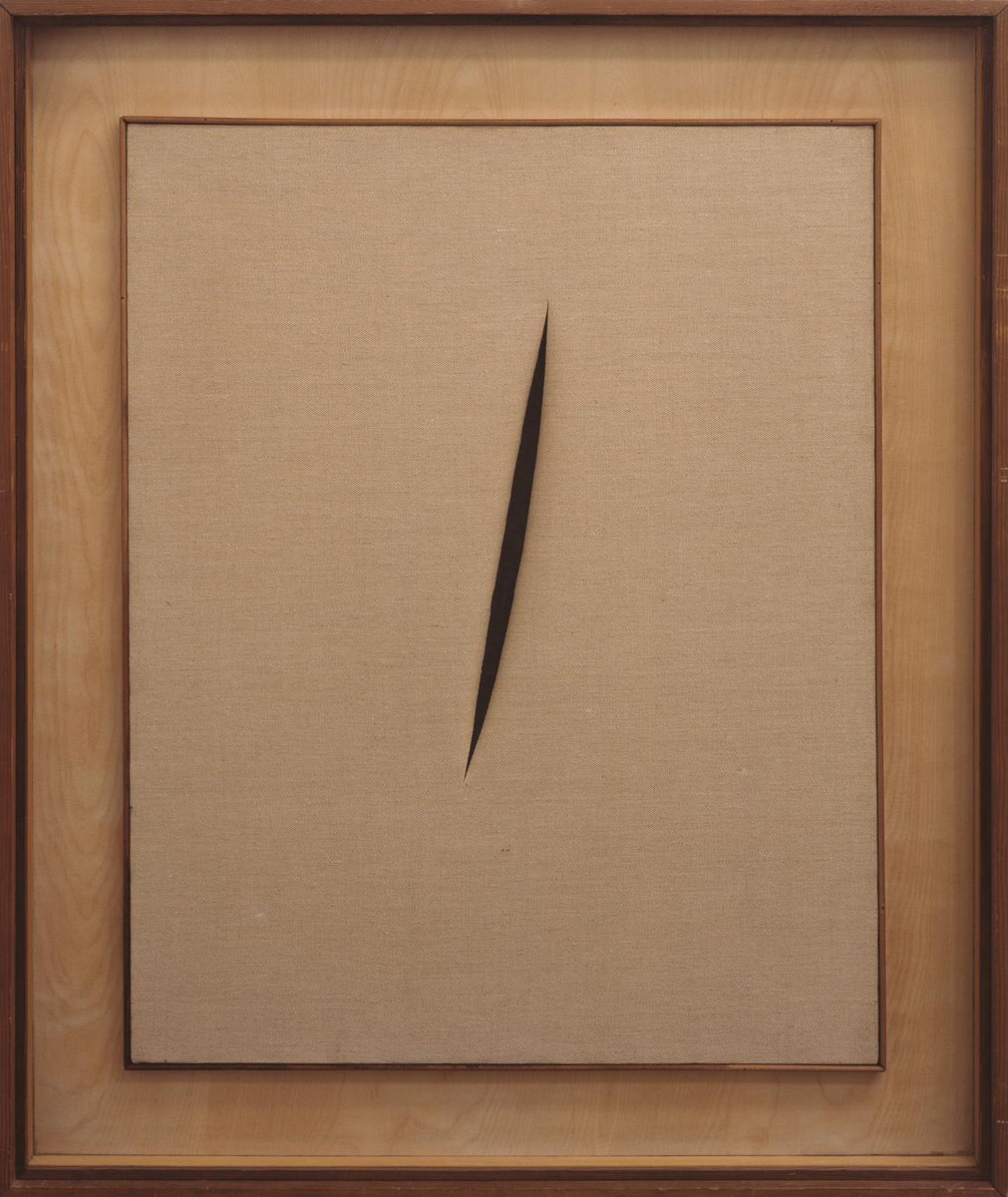 Lucio Fontana resim tuvalinin yüzeyine 1950'lerin sonunda eğimli kesikler atmaya başlar kesiklerin arkasını siyah bir bezle destekler ve iki boyutlu resim tuvali sanki arkasında gizemli bir boyuta geçiş hissini uyandırır bir tuvalden sanki bir heykel yaratır