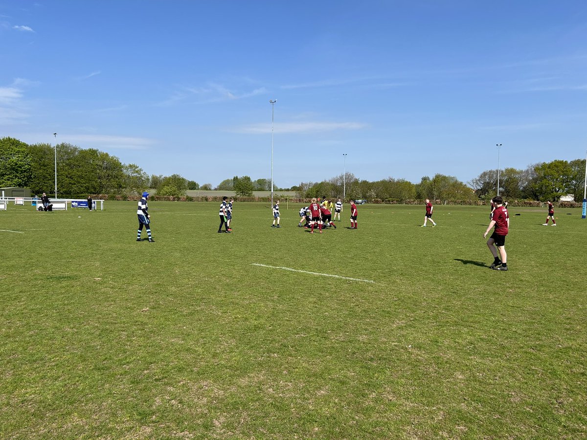 Fantastic day of Rugby in the sunshine at Falkirk Rugby Club! Well done to the S1 and S2 teams ending the day with two wins and a loss each! Special shoutout to Esah who was given player of the day🏆 Thanks to @Ledger_PE for organising 👏🏻 @LarbertHigh @LHS_HWB