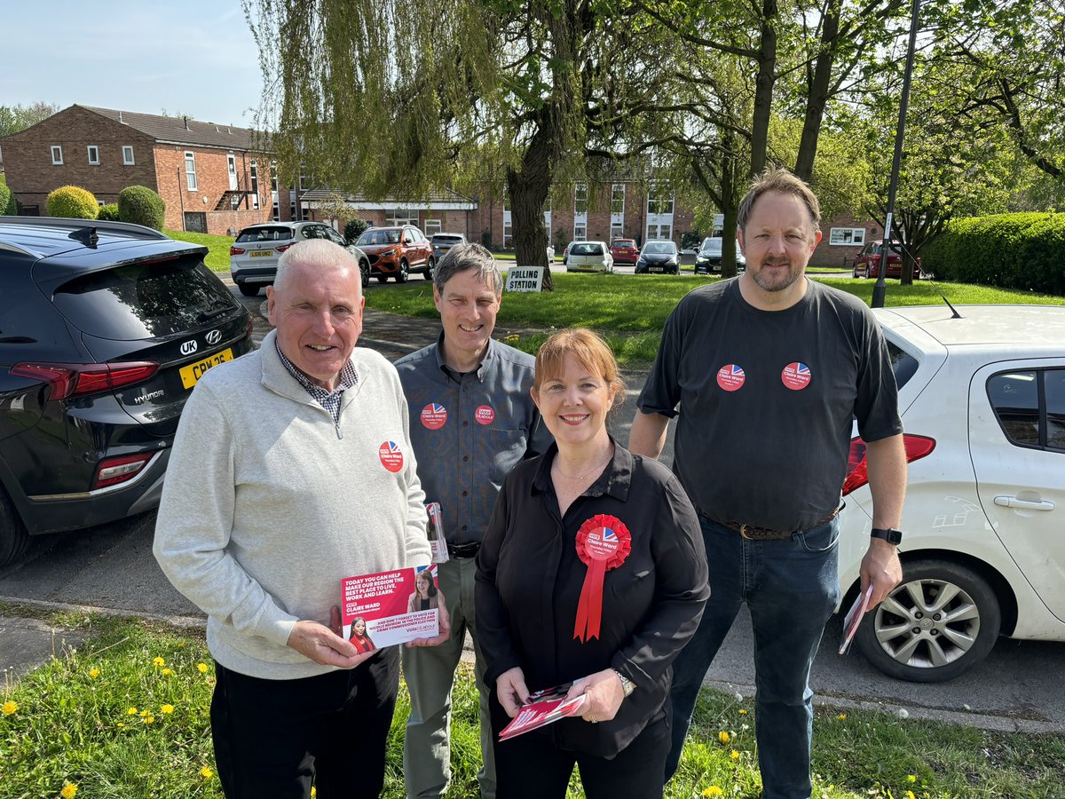 ☀️Always sunny in Chesterfield! A great response in Brimington with @tobyperkinsmp and @Vernon_Coaker. ⏰ Only 5 hours left to vote. Remember your ID and #VoteLabour to make our region the best place to live, work, and learn.