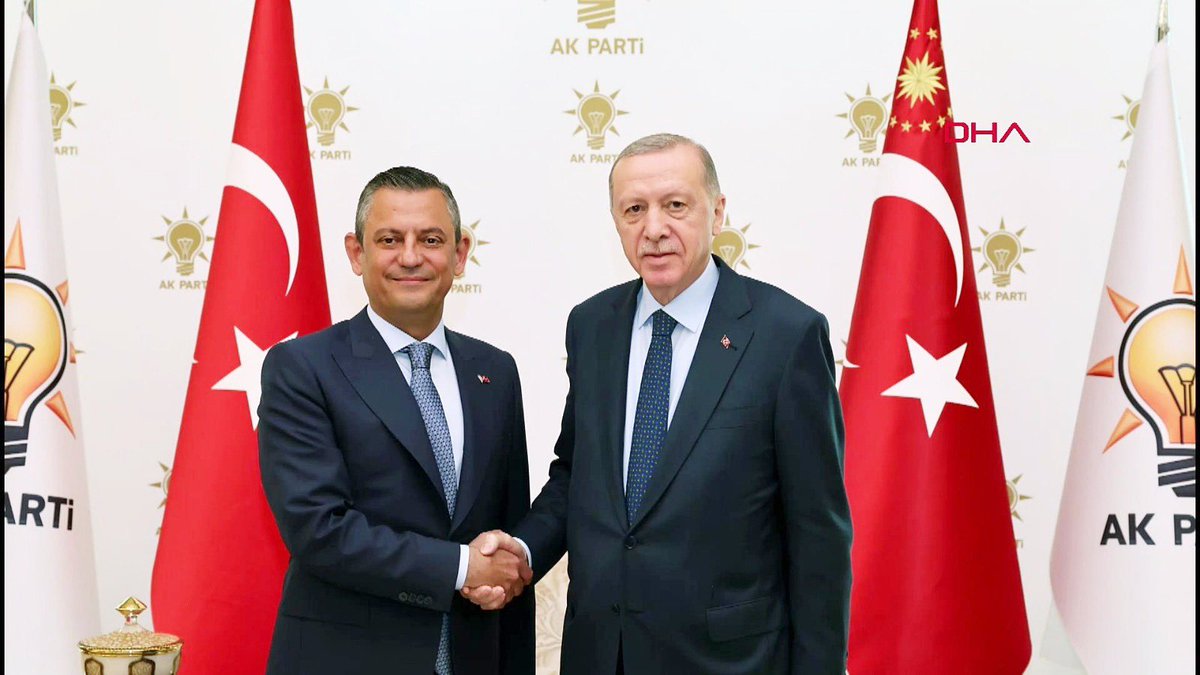 Cumhurbaşkanı Recep Tayyip Erdoğan ile CHP Genel Başkanı Özgür Özel, AK Parti Genel Merkezi’nde bir araya geldi. @Akparti @RTErdogan @herkesicinCHP @eczozgurozel Haber link: hatayhabergundem.com/cumhurbaskani-…