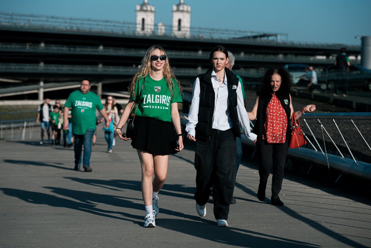 Visitors of the Zalgirio Arena showing up with some Zalgiris style. 👀📸