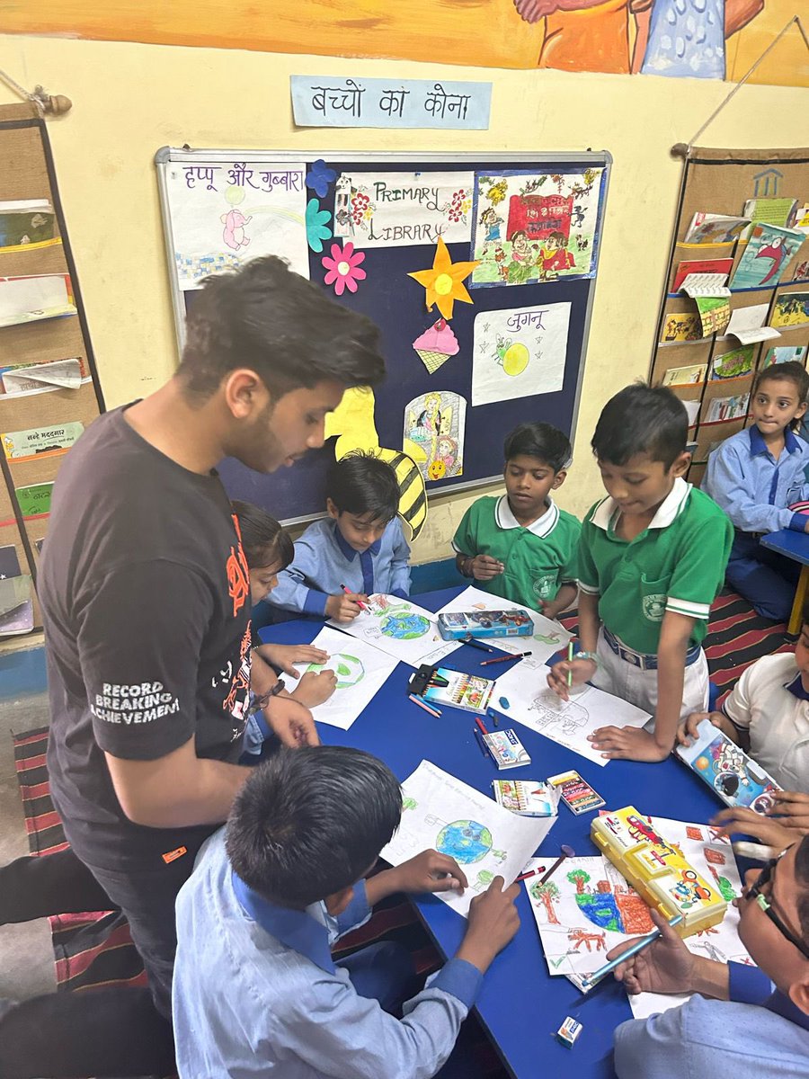 #Volunteer #Vidyanjali BHAVYA JOSHI, Pursuing BBA, RDIAS provided service under Teaching Art & Craft-Poster Making Activity for 25 students of Class 4. HoS @awadhesh289 VP @bharti_kalra V.I @devikadrall CRCC: Aarti DURCC: Pardeep Kumar @drmanishadiet @BaliRam14150546