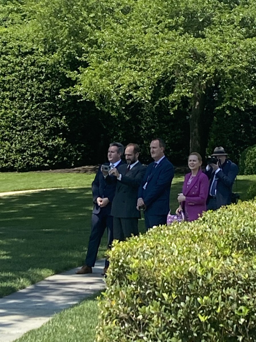 Actor Ralph Fiennes chatted with President Biden and recorded his departure aboard Marine One (he resisted entreaties from the WH press pool to come talk)