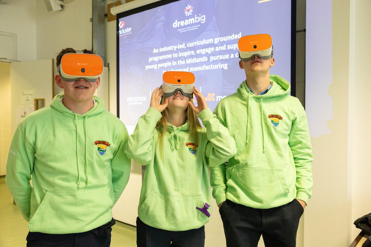 @mercyballymahon @Clodagh_Reid1 @Niaseery @JMBurns99 Students also got the chance to learn more about virtual reality (#VR) technology through specially designed games and experiences! 🙌