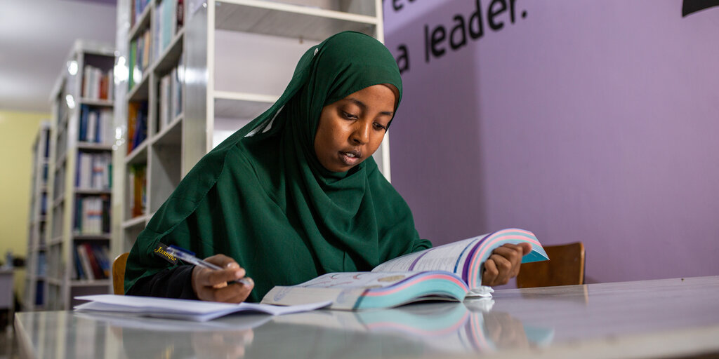 This #internationaldayofthemidwife we'd like to share Ridwan's story with you. Ridwan trained as a midwife at Edna Adan University Hospital in Somaliland, where she now teaches. When she was studying there weren't many books in the library and those they did have were very old.