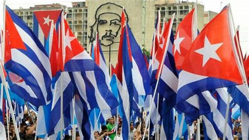 #FidelPorSiempre:'En nuestro país la patria cobra una dimensión muy alta, porque la patria no es de unos cuantos: es de todos. La bandera y el himno cobran una dimensión muy alta: porque son la bandera y el himno de todos. Eso es lo que significa la revolución'. 🇨🇺🇨🇺🇨🇺🌹🌹🕊️🕊️
