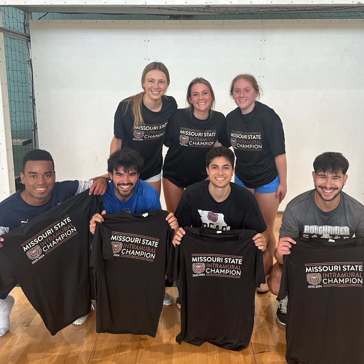 _MSUCampusRec's tweet image. With our Futsal Champs we end another season of rec sports! Thanks again to all the teams and players who came out.
A big congratulations to the co-rec champs Aston Birra and men&apos;s champs Lumen Squad!
Look for a new league of futsal coming back in the fall.