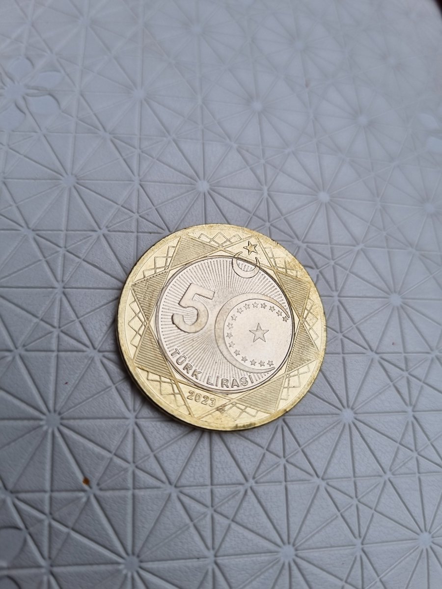 共和国建国100周年記念の5リラ硬貨、ご覧になりましたか？ 100万枚だけ