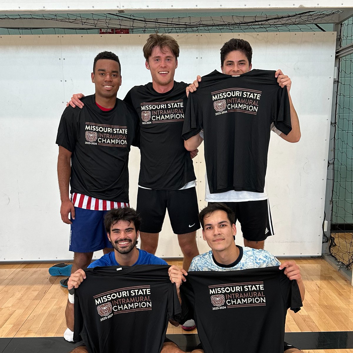 _MSUCampusRec's tweet image. With our Futsal Champs we end another season of rec sports! Thanks again to all the teams and players who came out.
A big congratulations to the co-rec champs Aston Birra and men&apos;s champs Lumen Squad!
Look for a new league of futsal coming back in the fall.