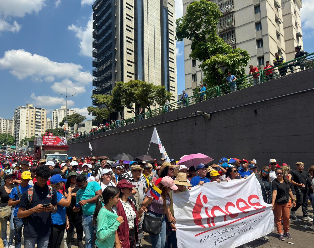 En Caracas marchamos junto a la Fuerza Trabajadora del país, en unidad de los sectores productivos para el desarrollo nacional, respaldando el liderazgo de nuestro Pdte. @NicolasMaduro y acompañando su sabia conducción hacia una nueva Victoria de la Patria. #MayoDeTransformacion