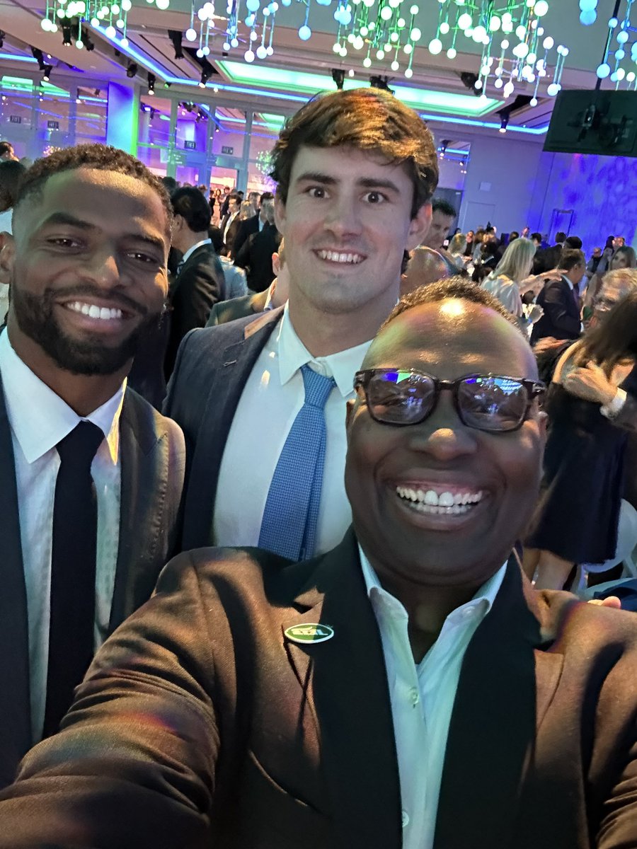 #NYG Daniel Jones at #GridironGala supporting awardee Darius Slayton, “We played a lot of football together &time off the field … He's an important guy to me...”ACL is great, Watched Draft on TV! Adding Giants communicated w him thru it & “can only focus on what I can control…”