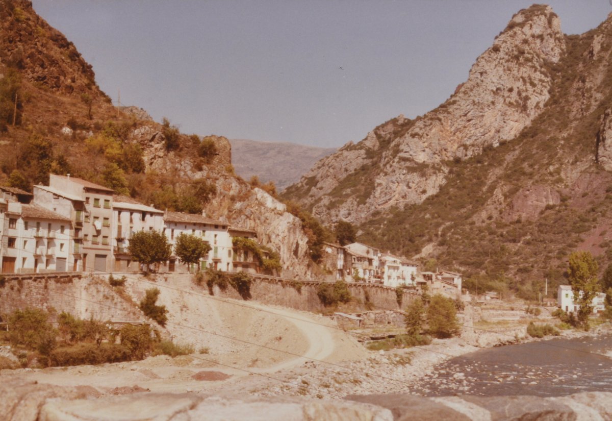 #95847

Títol: Gerri de la Sal (5)

Autor: Pracht i Prades, Hugo

Lloc: Enseu, Pallars Sobirà

Vista general del poble