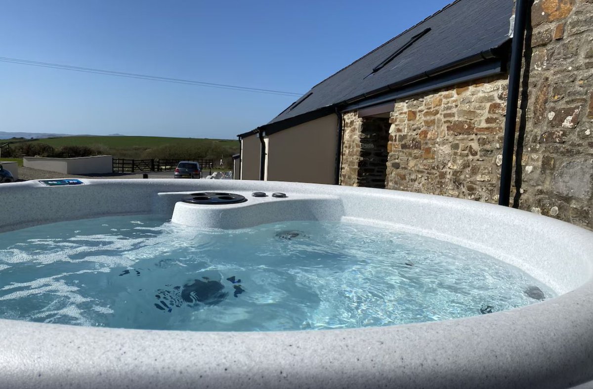 In the stunning #Pembrokeshire #NationalPark, #WestWales is 'Grassholm' 1of 4 recently constructed #luxury #holiday #cottage with a #seaview, a HotTub & more. 

To book or enquire, quote Ref: EX/GP👉buff.ly/3wJhaYE

#travel #holidaylet #holidayhome #tolet #furnishedlet