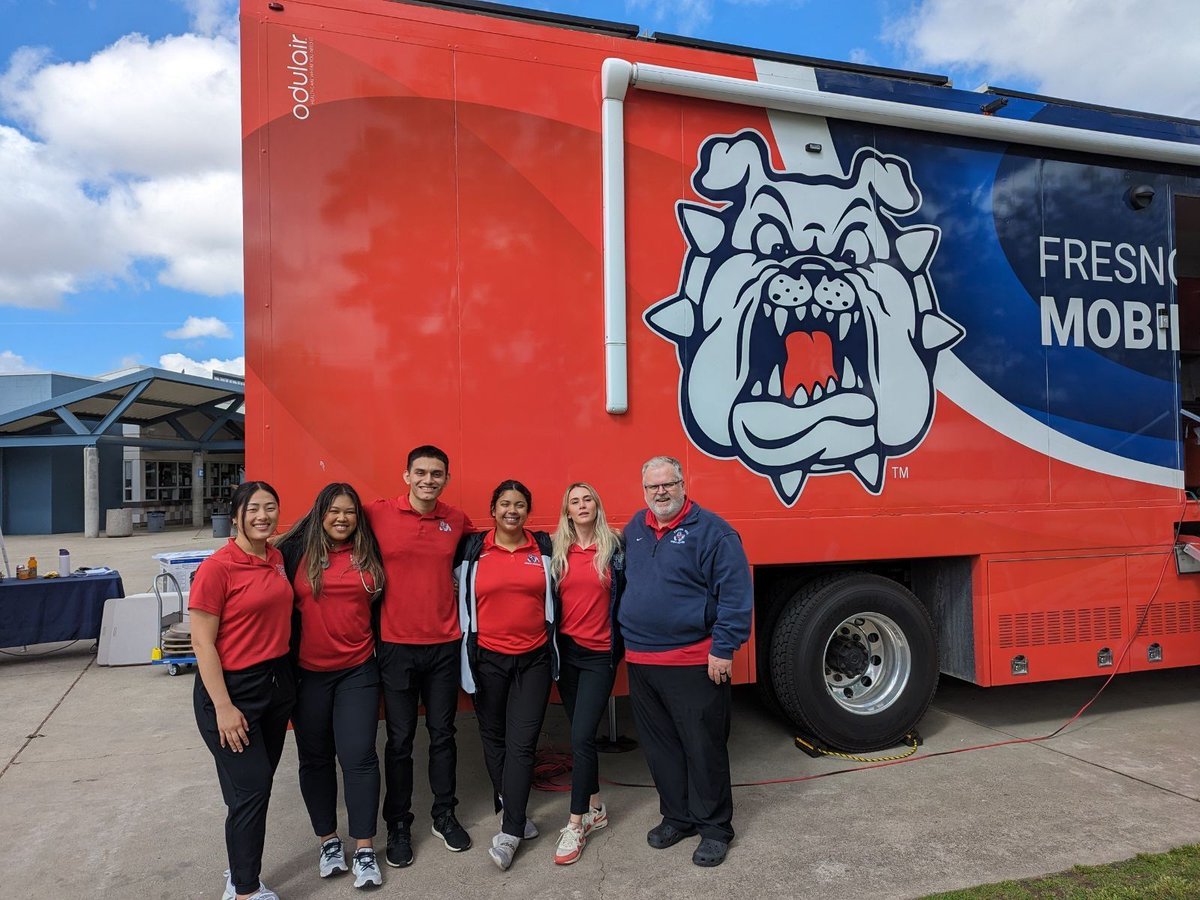 Busy time of the year…

Last weekend our Athletic Training faculty and students had the privilege to partner with our School of Nursing to offer free community pre-participation sport physicals.

#interprofessionaleducation
#communitybased
#GoDog