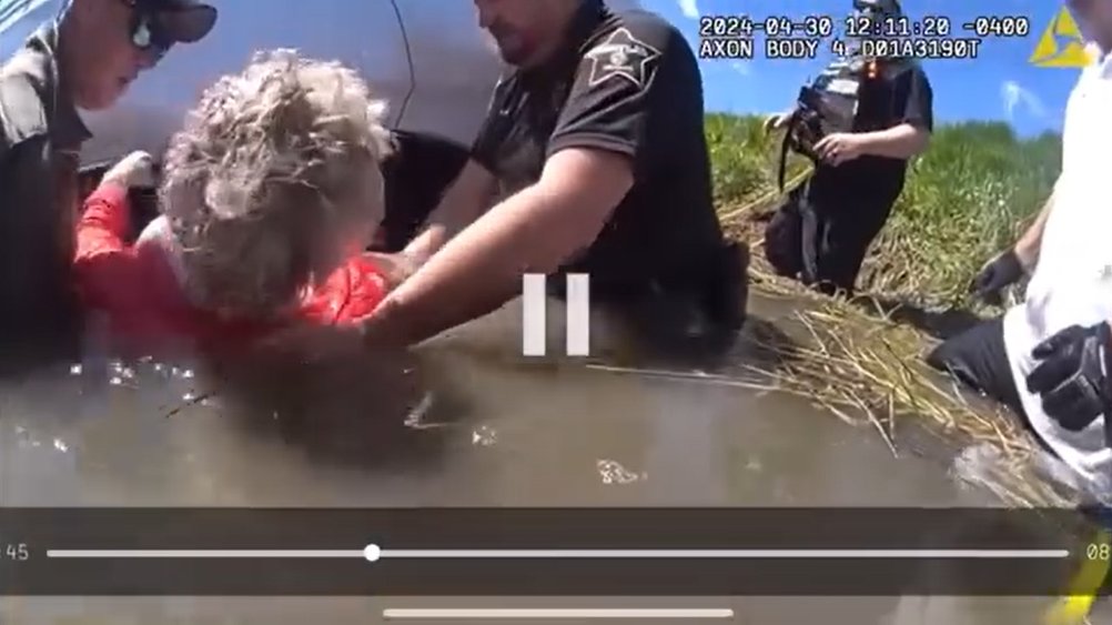 Great work, officers! Body camera video shows Hamilton County first responders saving a woman trapped in an overturned, fully submerged vehicle. Watch the rescue here: 21alivenews.com/2024/05/02/vid…