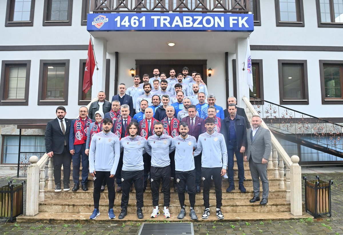 Lacivert, kırmızı, beyaz renklere gönül vermiş bir spor kulübü olan 1461 Trabzon FK’nın güçlü A takımını ve geleceğin yıldızı olacak gençlerin yetiştiği U19 takımını ziyaret ettik. Ülkemizin spor alanında hızla ilerleme kaydeden ve 2.Lig'de mücadele eden takımının her bir…