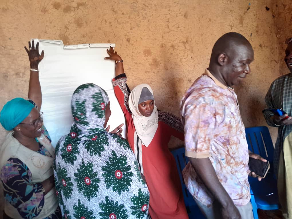 PCRSSMali's tweet image. @PCRSSMali 
Application du DCC (Développement Conduit par la Communauté) en matière de mobilisation Communautaire.
Exercice pratique de diagnostic communautaire pour l&apos;élaboration du #PDSEC dans le village de #Doundou commune de #Socoura cercle de #Mopti le 5 Avril 2024.