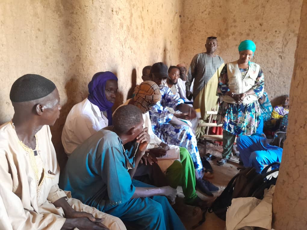 PCRSSMali's tweet image. @PCRSSMali 
Application du DCC (Développement Conduit par la Communauté) en matière de mobilisation Communautaire.
Exercice pratique de diagnostic communautaire pour l&apos;élaboration du #PDSEC dans le village de #Doundou commune de #Socoura cercle de #Mopti le 5 Avril 2024.