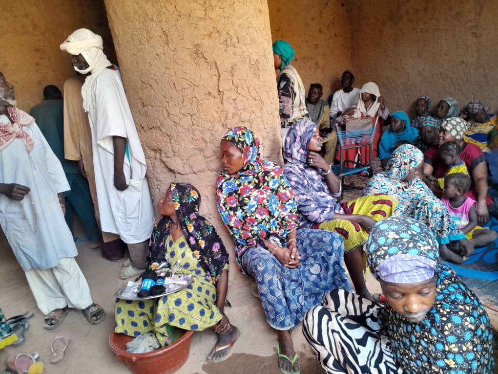 PCRSSMali's tweet image. @PCRSSMali 
Application du DCC (Développement Conduit par la Communauté) en matière de mobilisation Communautaire.
Exercice pratique de diagnostic communautaire pour l&apos;élaboration du #PDSEC dans le village de #Doundou commune de #Socoura cercle de #Mopti le 5 Avril 2024.