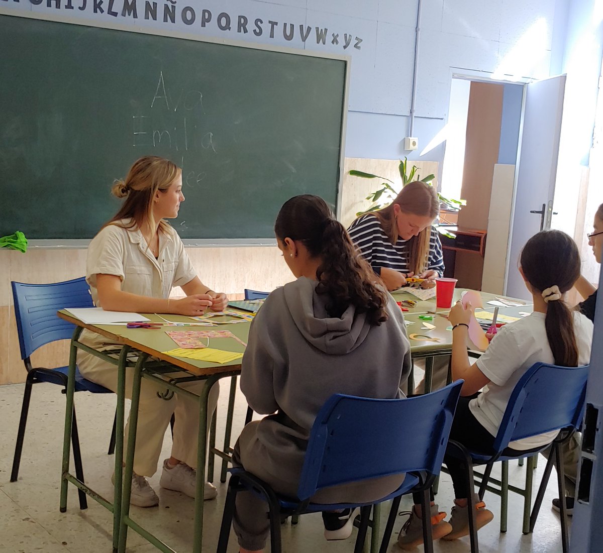 COE’s preservice teachers on the Spain Missions team are building bridges through teaching and service. They're connecting with the kids and having a wonderful time learning from them too. Keep up the amazing work! #lopesteachup