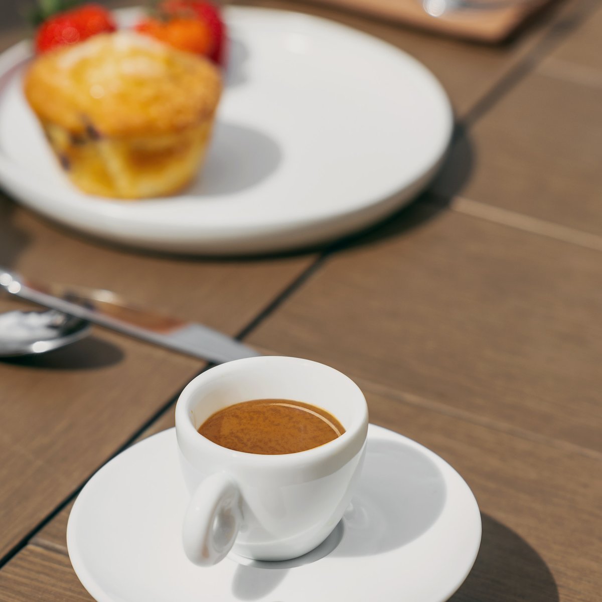 The bold taste of espresso pairs perfectly with every moment and flavor of brunch. What’s your favorite espresso companion? #LIVEHAPPilly #QualityLovesDetails #illy #Brunch #Espresso #EspressoPairing