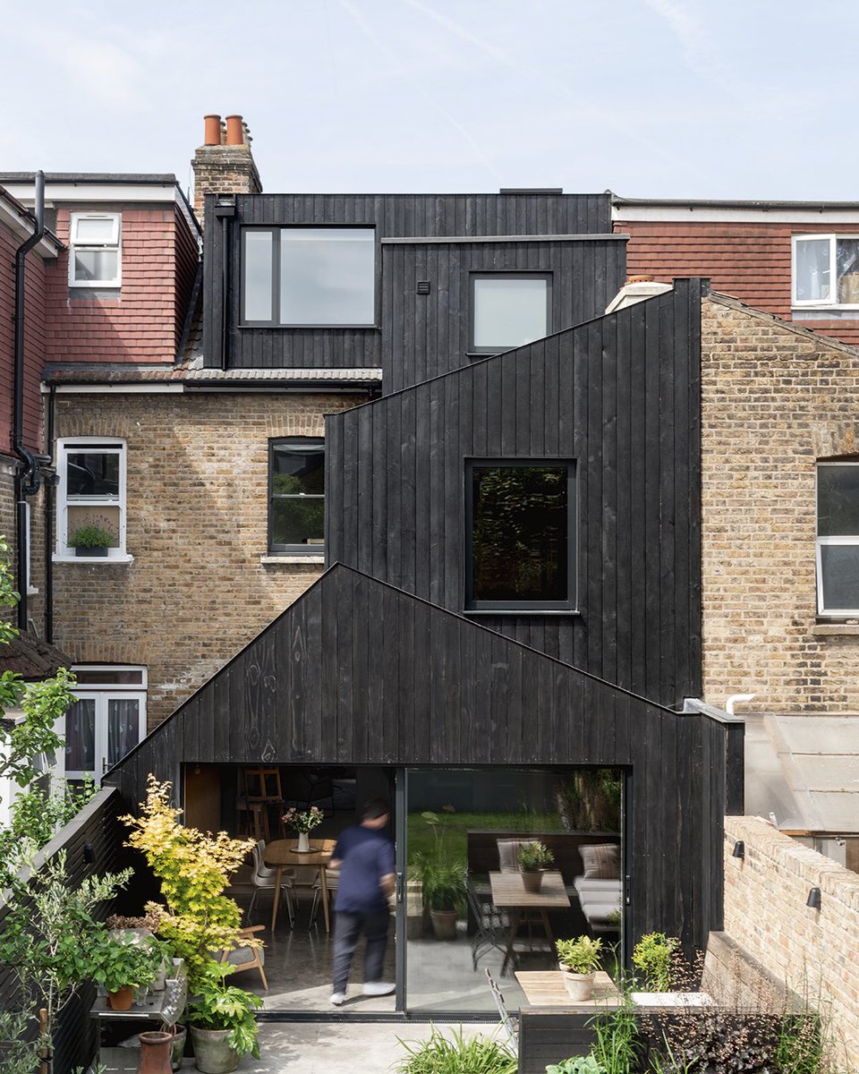 A dormer loft conversion is an amazing route to new, multifunctional and valuable space that can often be completed without the need for formal planning permission. From design tips to the project costs, here’s what you need to know before going ahead: ow.ly/ZNk850RuIvE