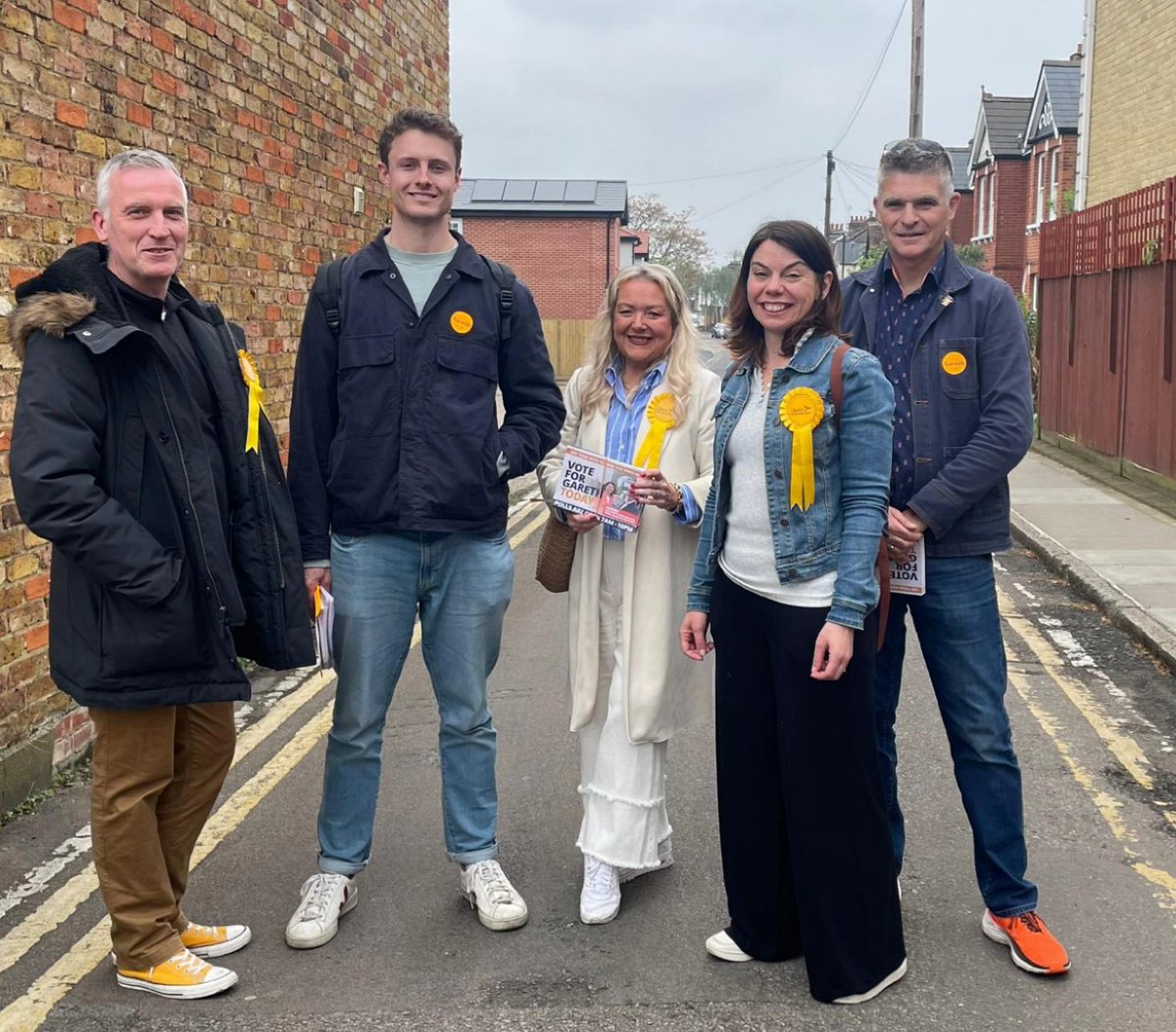 📣📣📣📣🗣POLLING DAY!!! Out in East Sheen getting a massively good reception for Gareth Roberts 🔶️ The amount of fed up former Tories has become an avalanche...our message 🔶️vote Gareth ❌ 🔶️ vote Rob Blackie ❌ 🔶️ vote Lib Dem ❌