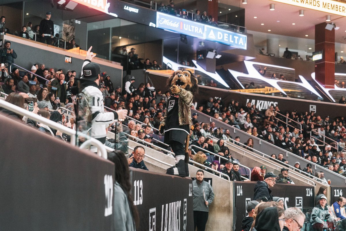 a love letter to Kings fans in photos 🖤 cheering with you makes each season better than the last 🩶 thank you