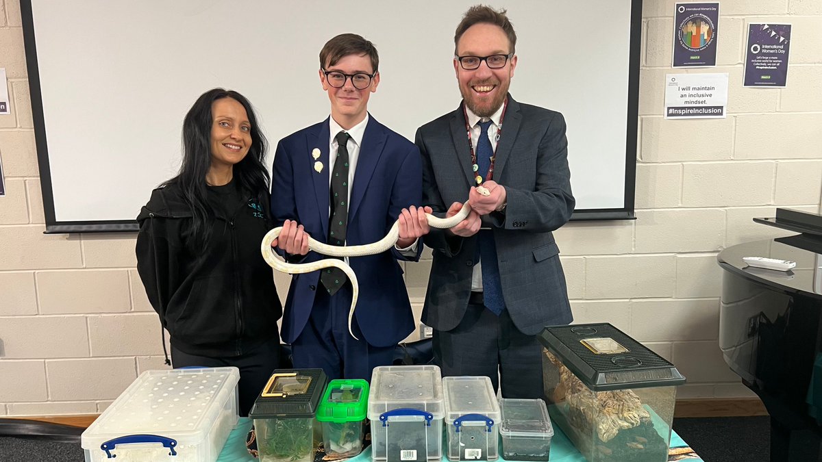We had a treat of a #ShiplakeScholars' Masterclass this week as we welcomed @ZooLabUK to the College for a fascinating animal experience! As well as learning more about the animals, there was even a chance to hold them! Read more at buff.ly/3xYfyxX #ShiplakeInspirational