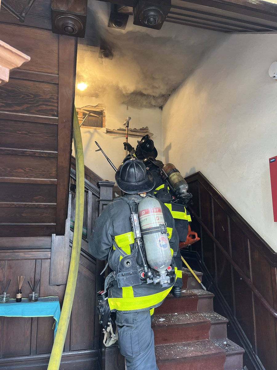 No injuries reported as #YourSFFD continues to battle this 2 alarm fire at 1275 Jackson st.
Firefighters are finding fire and smoke on all levels.
Avoid the area of Jackson and Leavenworth.