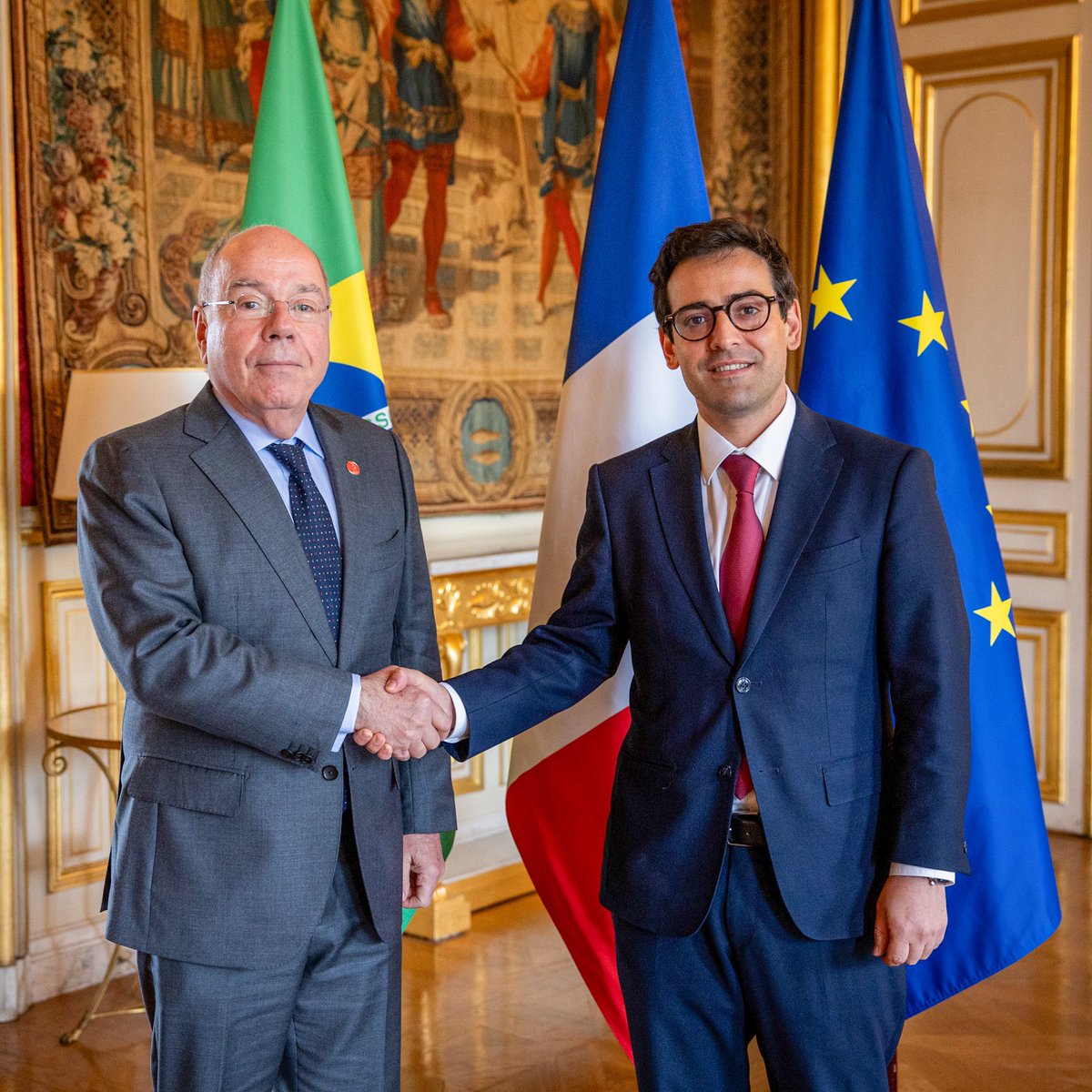 Un plaisir de recevoir Mauro Vieira au Quai d’Orsay ! Ambition partagée avec le Brésil qui préside le @g20org pour lutter contre le dérèglement climatique, protéger la planète et apporter une solution collective aux crises internationales. 🇫🇷🤝🇧🇷