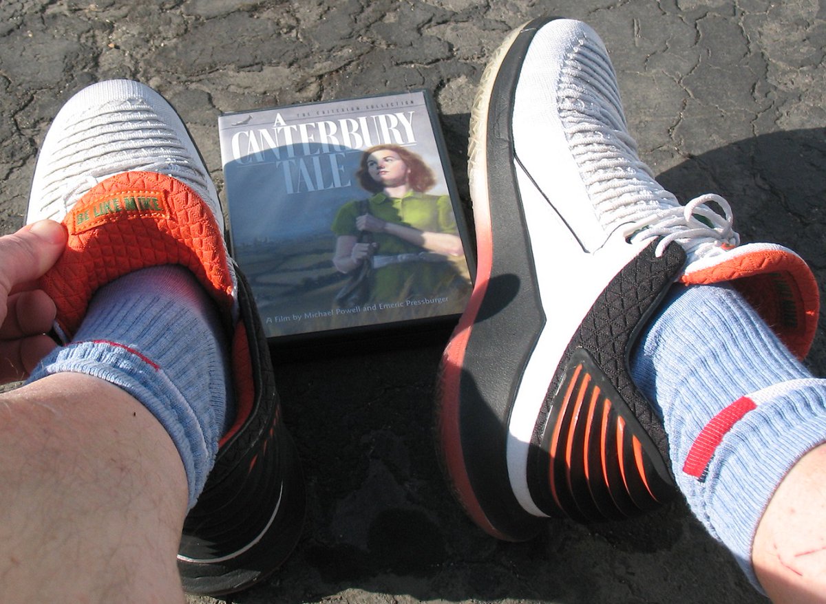 Today's shoes: The Jordan 32 Low Gatorade (Be Like Mike on the tab; love 32 tabs) designed by Tate Kuerbis.   Very Comfortable. I think these are underrated. Last worn in August. #kotd 

Would you wear? What is your favorite film from the UK?