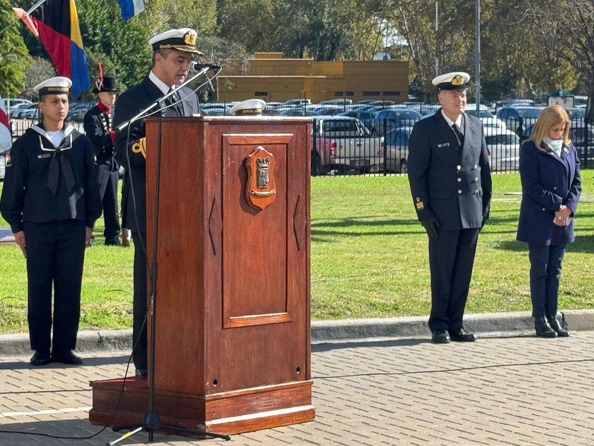 Hoy el Presidente del ARS, @PedroWasiejko, participó del acto en el que la @Armada_Arg conmemoró el 42 Aniversario del hundimiento del crucero General Belgrano y se homenajeó a los héroes a los caídos en defensa de la Patria durante la Guerra de Malvinas.