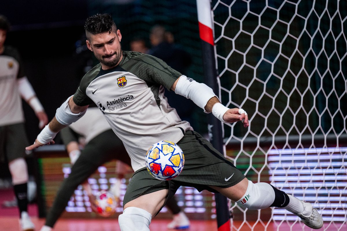 📸 Official @UEFAFutsal training session 💙❤️