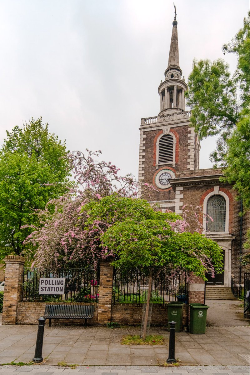 Just voted in the church next to my flat, an incredibly pretty polling station! Voted for the incredible @Chrissie_W13 and @Councillorsuzie for a better London Come on Big Suze 👍🏽🔷