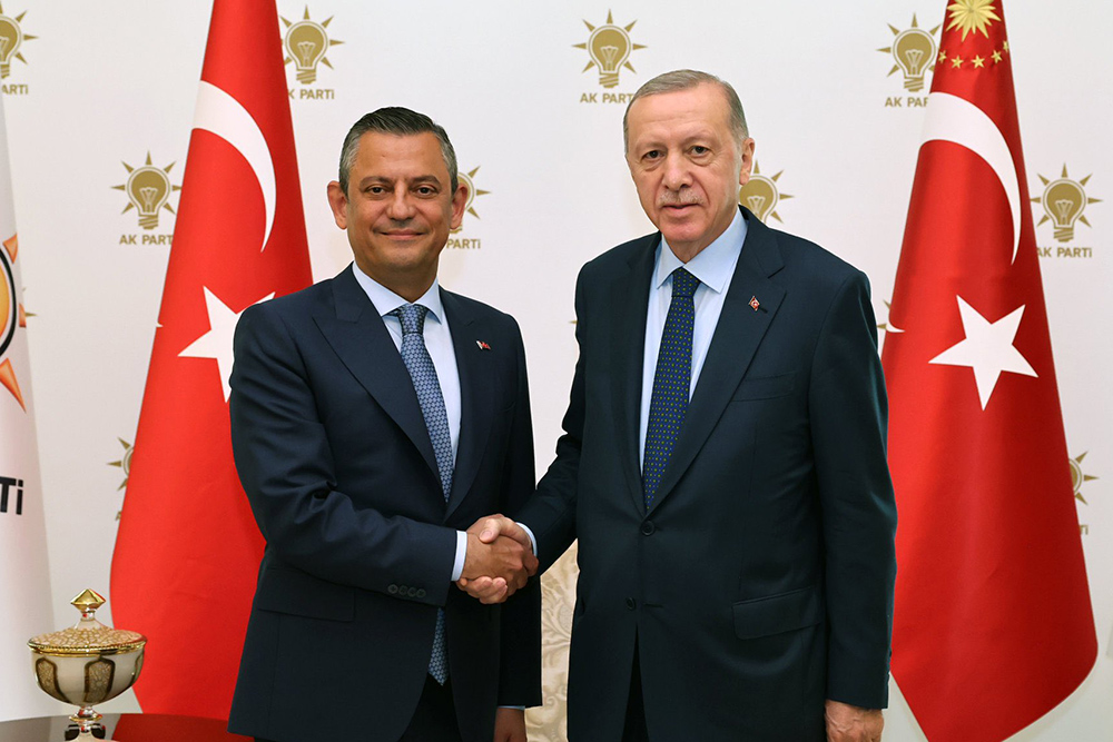 Özgür Özel ile Tayyip Erdoğan 1 saat 40 dakika görüştü; ortak açıklama yok