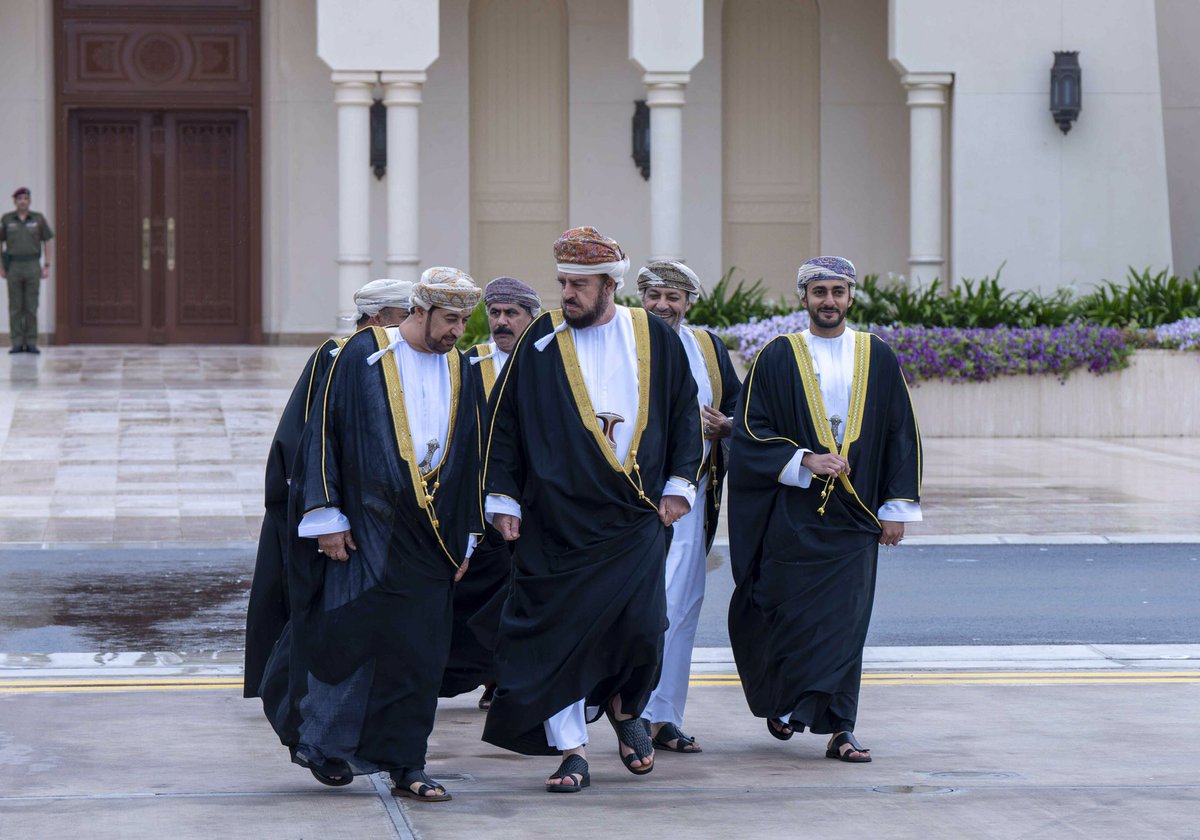 📸 مبعوث صاحب الجلالة جلالة السُّلطان المعظم - حفظه الله ورعاه -؛ سمو السيد نائب رئيس الوزراء لشؤون العلاقات والتعاون الدولي والممثل الخاص لجلالة السُّلطان ، لدى مغادرته البلاد مساء اليوم متوجهًا إلى دولة #الإمارات العربية المتحدة الشقيقة.