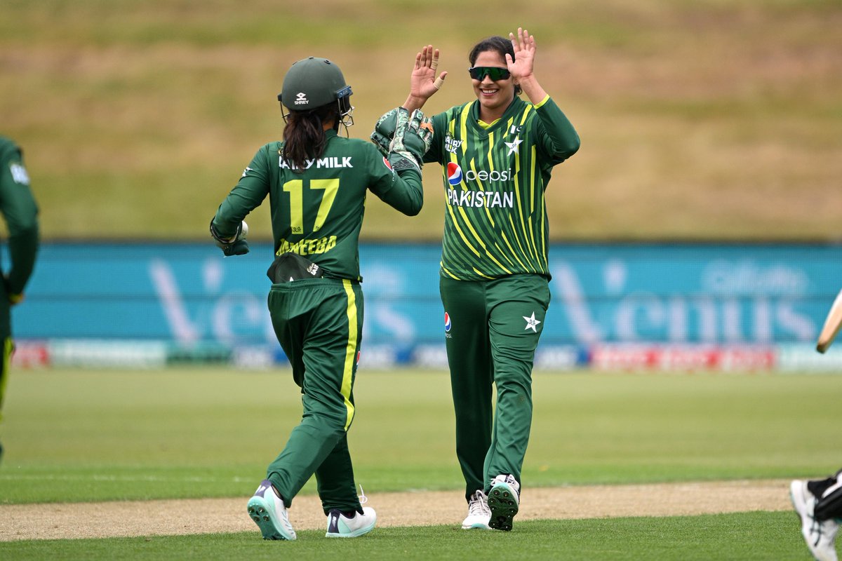 Sadia Iqbal and Nida Dar lead a strong bowling performance from Pakistan in the fourth T20I 👊

#PAKvWI: bit.ly/3JGxaB0