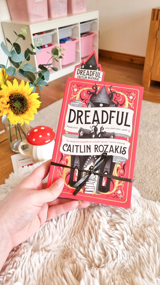 Very excited for this one! This is Dreadful by @CaitlinRozakis from @TitanBooks. 'A sharp-witted, high fantasy farce featuring killer moat squid, toxic masculinity, evil wizards and a garlic festival - all at once.' Release Date: May 28th Pre Order: waterstones.com/book/dreadful/…