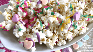 Popcorn is a great snack for any occasion.
Finished a book? Popcorn time.
Learning about St. Valentine? Popcorn time.

Why not raise the bar and make Sweetheart Popcorn?

 ourcrazyadventuresinautismland.com/sweetheart-pop…

#valentinesday   #corememory #homeschoolingtheholidays #homeschool