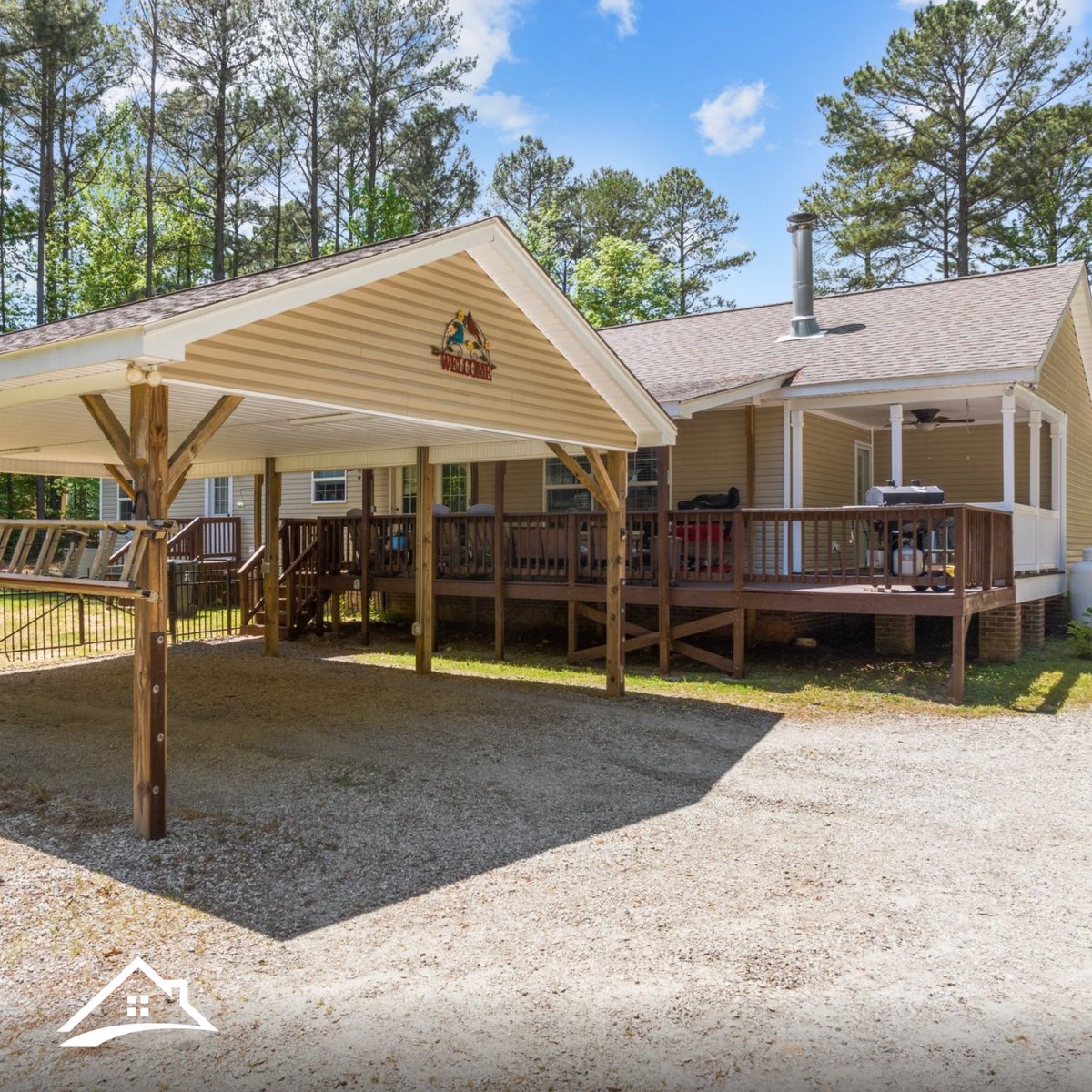 Charming ranch-style home set on a peaceful 1.56 acres! 📍346 Ballard Pruitt Road, Franklinton, NC 27525 🎯$325,000 3 bed | 2 bath | 1,640 sq.ft. | 1.56 acres 📞 (919) 845-9909 🌐 bit.ly/4aWYGGB #newlisting #franklinton #ranch #realestate #property #forsale