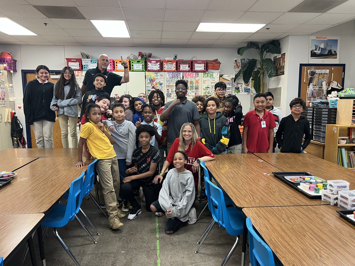 Had a great time being apart of career day at Farine Elementary!! Great kids! @IrvingISD @IISDAthletics @MacArthurTX @MacArthurCards