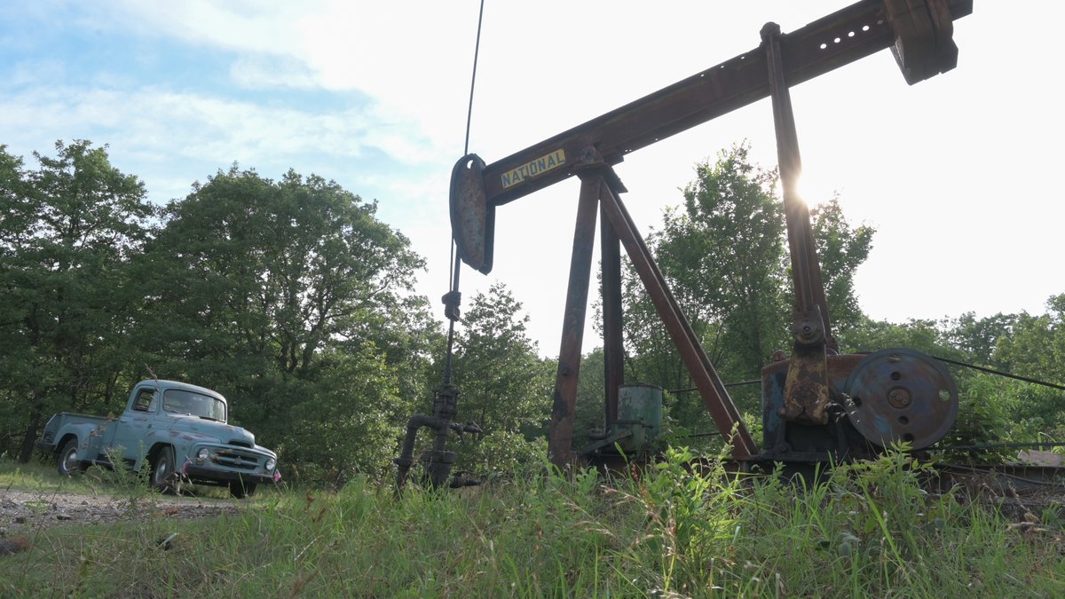 @zdroberts @dbambrose An independently owned pump jack like this one on #Osage Nation land made many Osage members millionaires but allowed the #Kochs to skim their way to billions of dollars more.