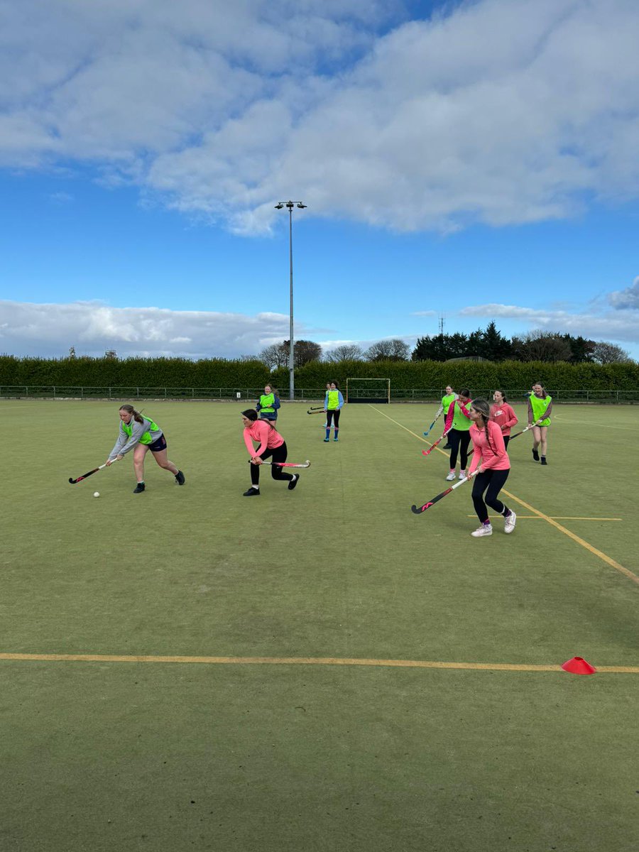 Wonderful to see hockey training during final term in Cork Harlequins last week. The sun even came out to join the girls in the fun ☀️ #hockey #teambuilding #girlsinsport