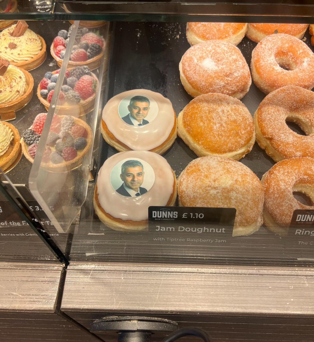 Bakeries up and down London cannot shift doughnuts with Khan’s image on them. Meanwhile, Susan’s are selling like hot cakes! #VoteConservative @Calum_McG @Councillorsuzie